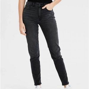 American Eagle Strigid Mom Jeans